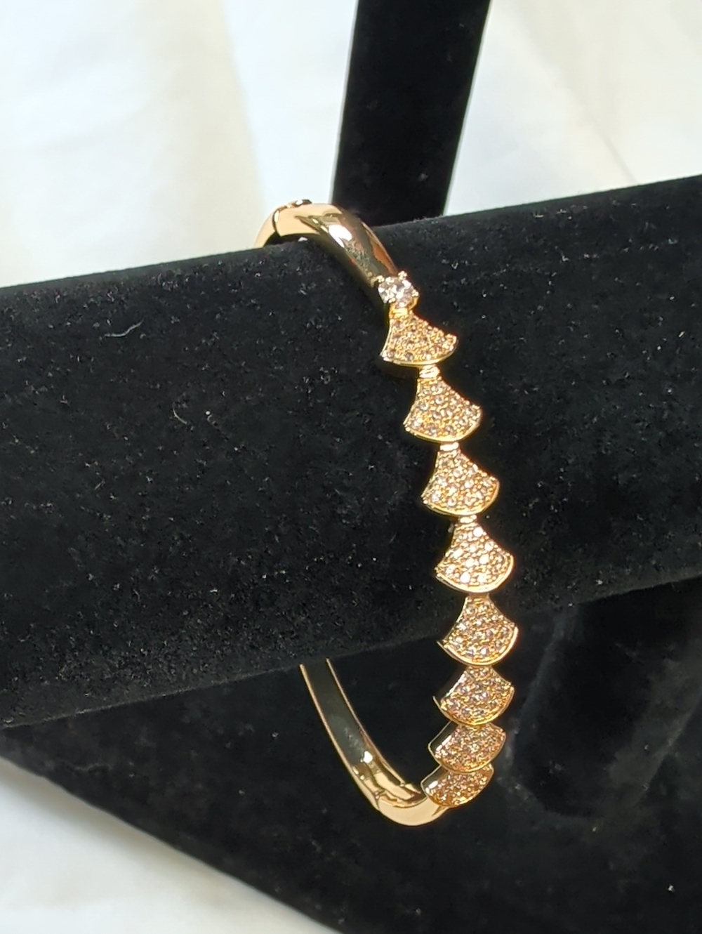 NWOT (417) Gold Plated Scalloped Fan Pavé Crystal Cuff Bangle